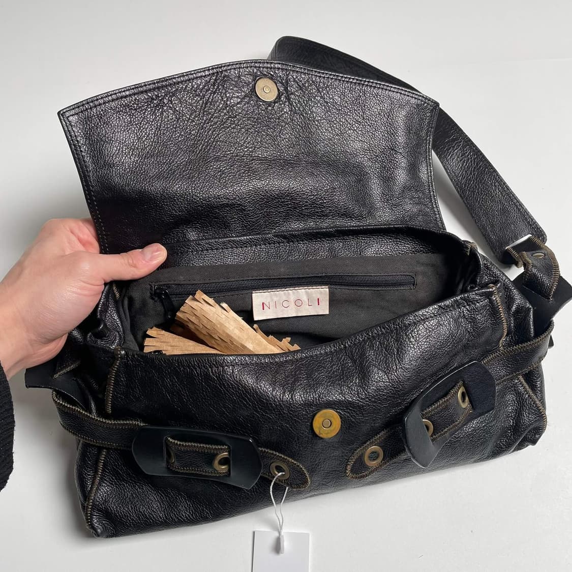 Nicoli 아일렛 스트랩 레더 백 상품이미지6