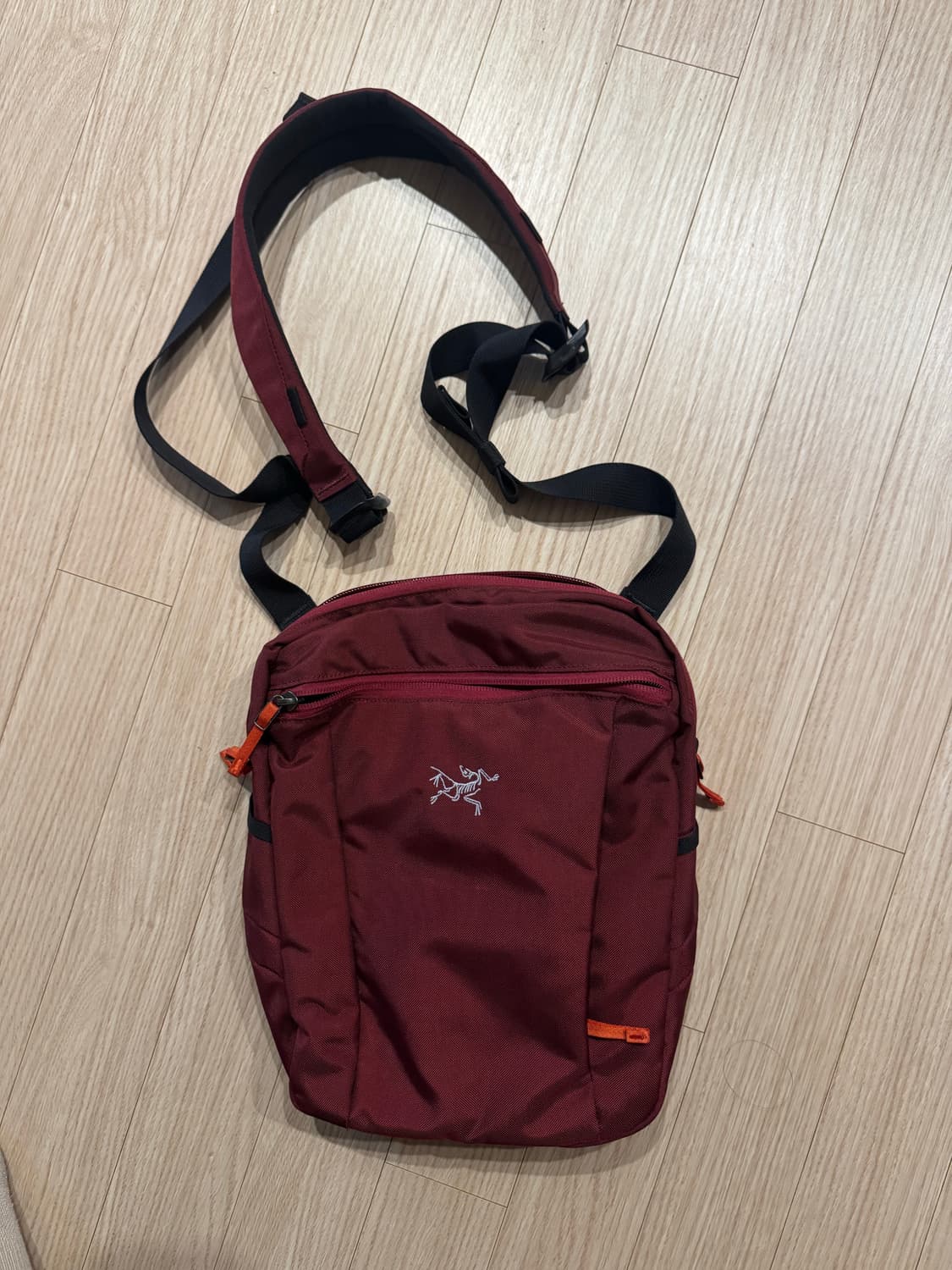 아크테릭스 사이드슬링블레이드4 와인색 상품이미지1