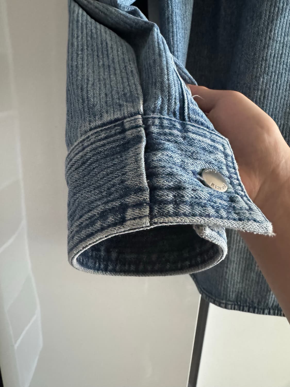 우영미 코듀로이 데님 백로고 셔츠 블루 - 25SS 상품이미지6