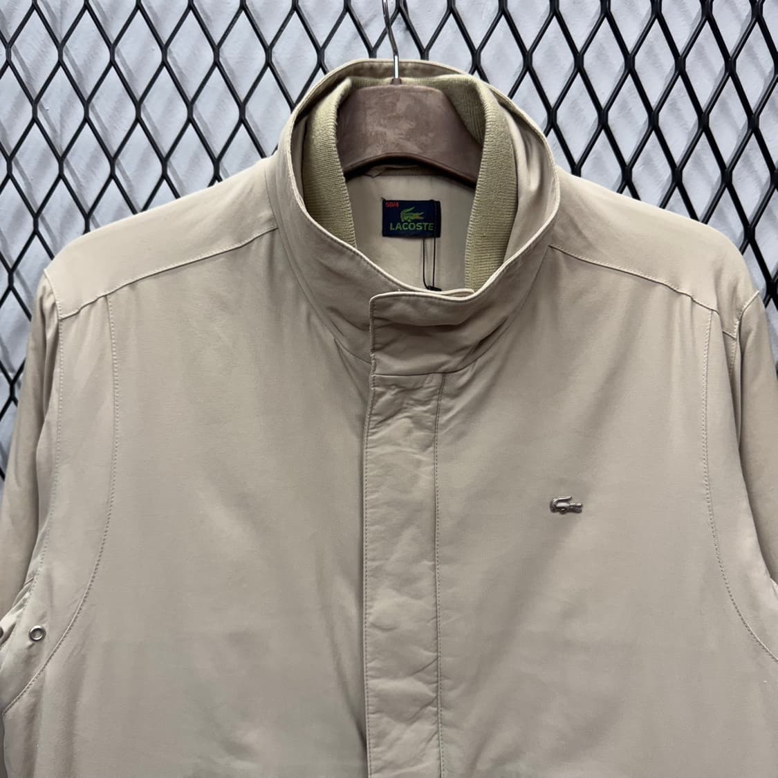 라코스테 헤리티지 나일론 자켓 투포켓 디테일 하이넥 베이지 상품이미지3