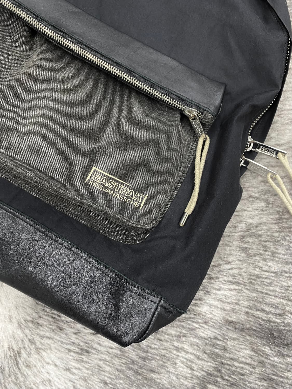 이스트팩 x 크리스 반 아쉐 키홀더 백팩 (2013) 상품이미지3