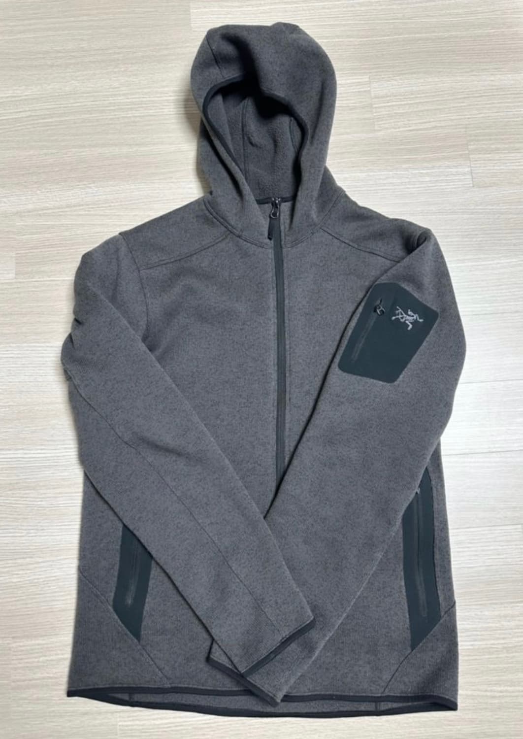 아크테릭스 커버트 후디 M 사이즈  상태 9.5/10  사진찍고 절대 안 상품이미지2