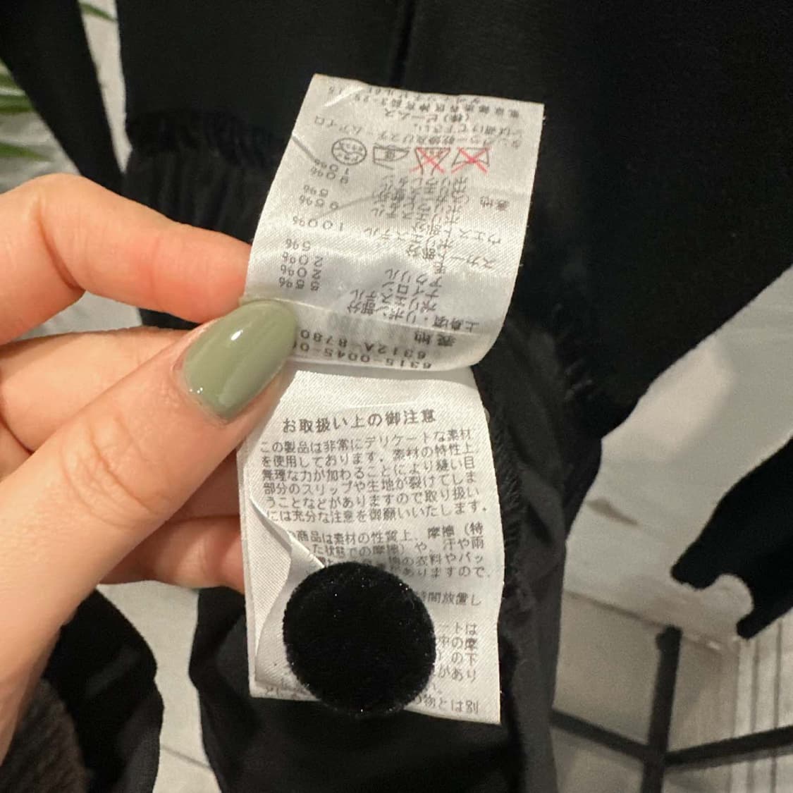 레이 빔즈 원피스 브이넥 시스루 니트 탑 쉬폰 플리츠 리본 디테일 블랙 상품이미지8