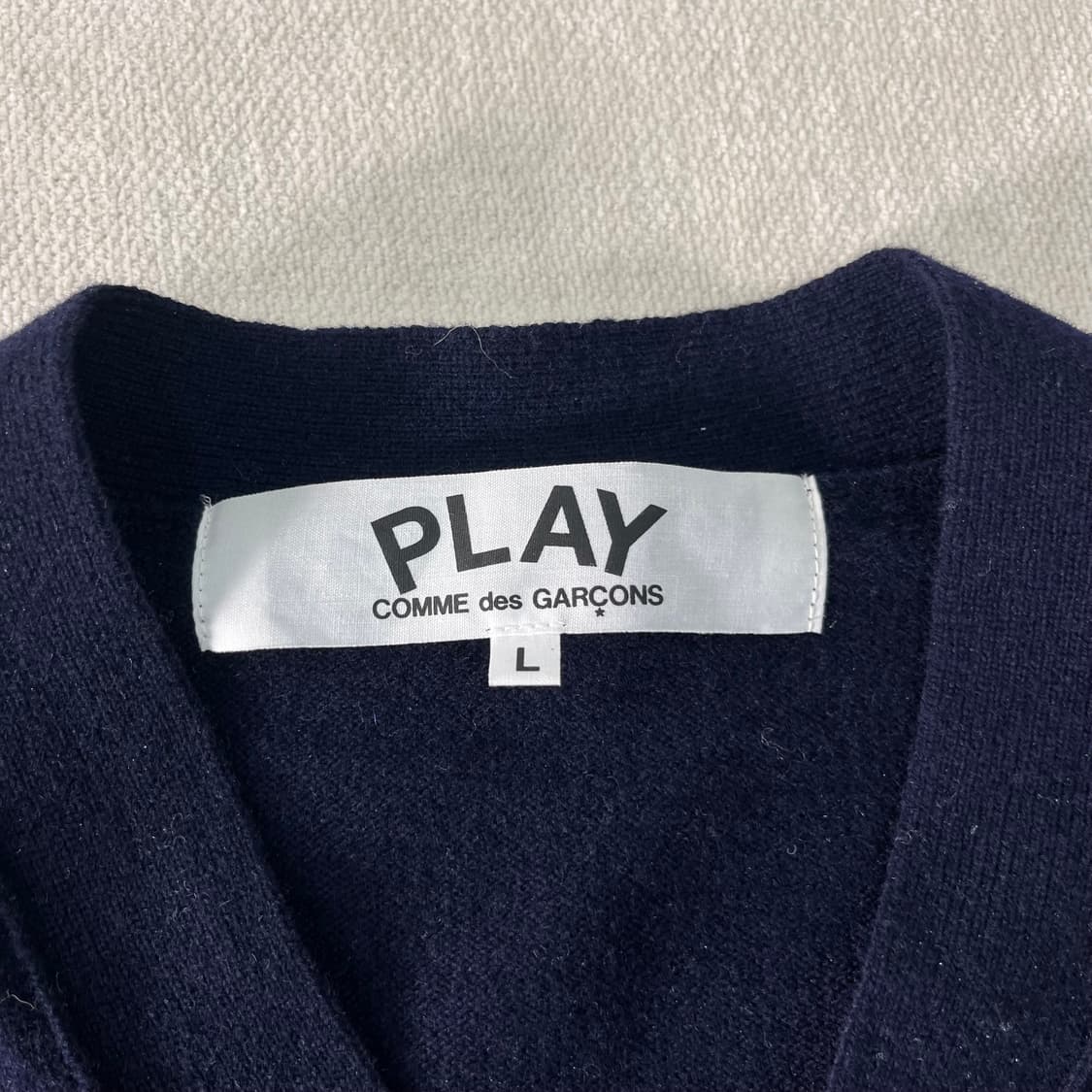 100 꼼데가르송 화이트 와펜 울 가디건  상품이미지3