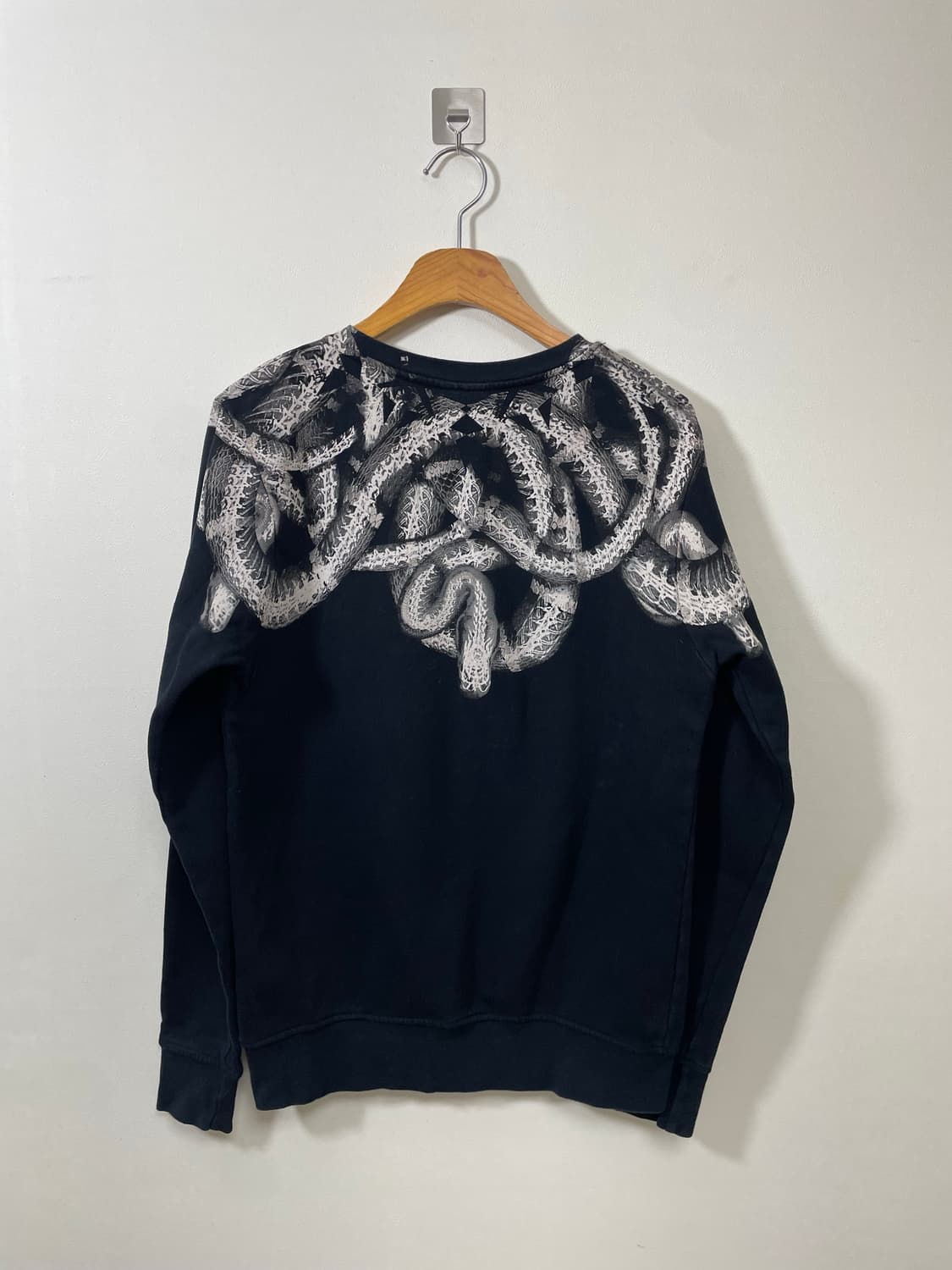 마르셀로불론 스네이크 맨투맨 XXS - M6 상품이미지2