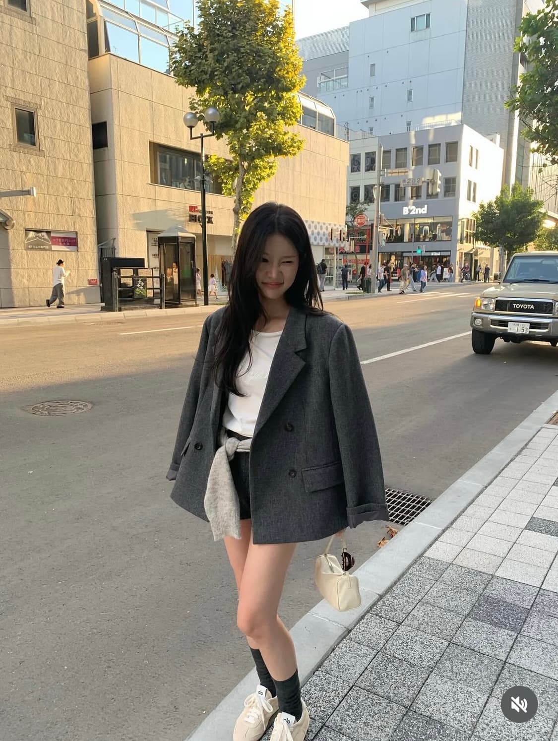 새상품) 알로요가 alo 선셋 스니커즈 샌드스톤 7W (레이지샵 착용) 상품이미지1