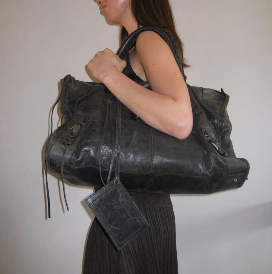 [A 정품] 발렌시아가 시티 모터백 라지 다크그레이 상품이미지10