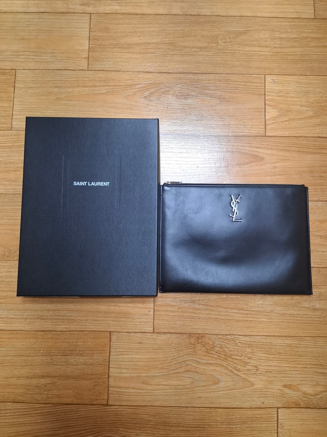 생로랑 모노그램 레더 클러치백 상품이미지1