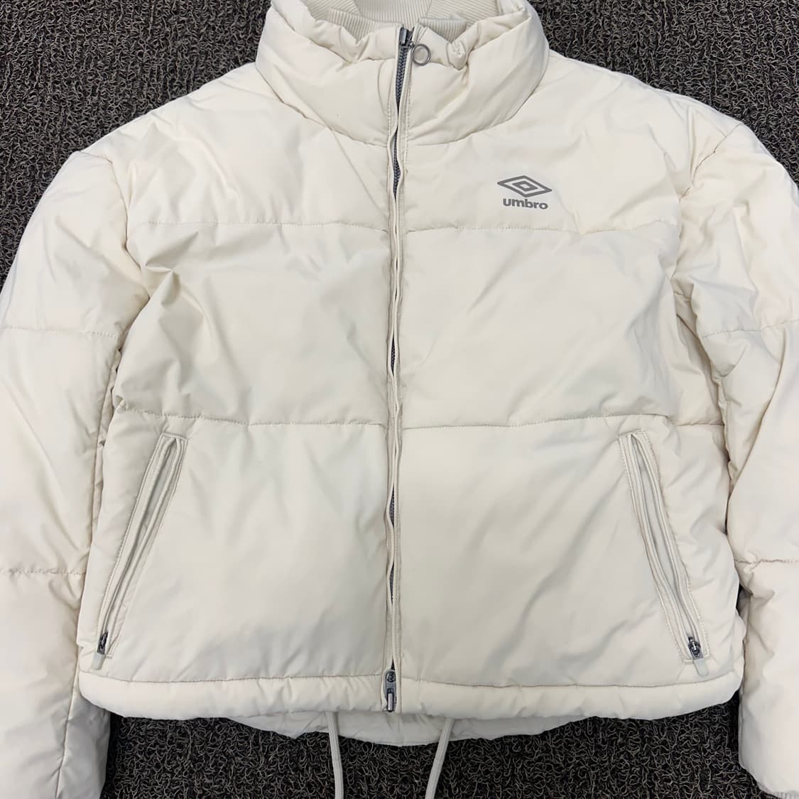 엄브로 여성 스카치 로고 크롭 패딩 점퍼 80(2XS) 상품이미지3