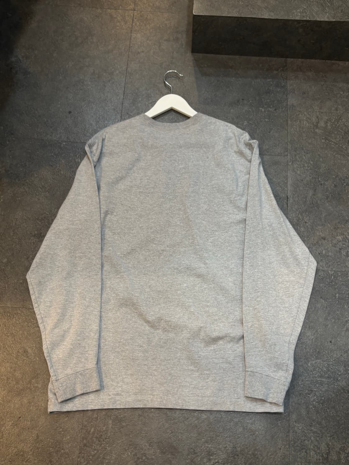 칼하트 오리지널핏 긴팔 티셔츠 M사이즈 상품이미지3
