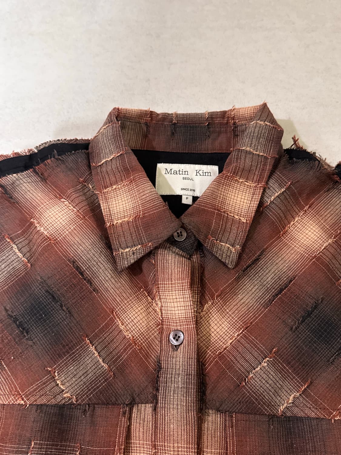 마뗑킴 셔츠 TWO POCKET CHECK SHIRT IN BROWN   상품이미지4