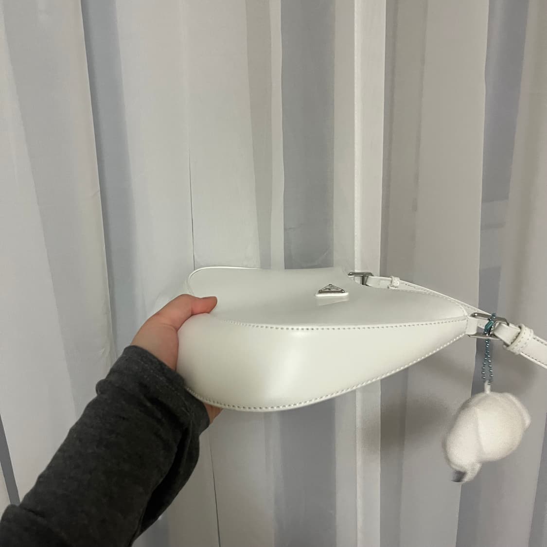 프라다 클레오 화이트 숄더백 스몰 상품이미지3