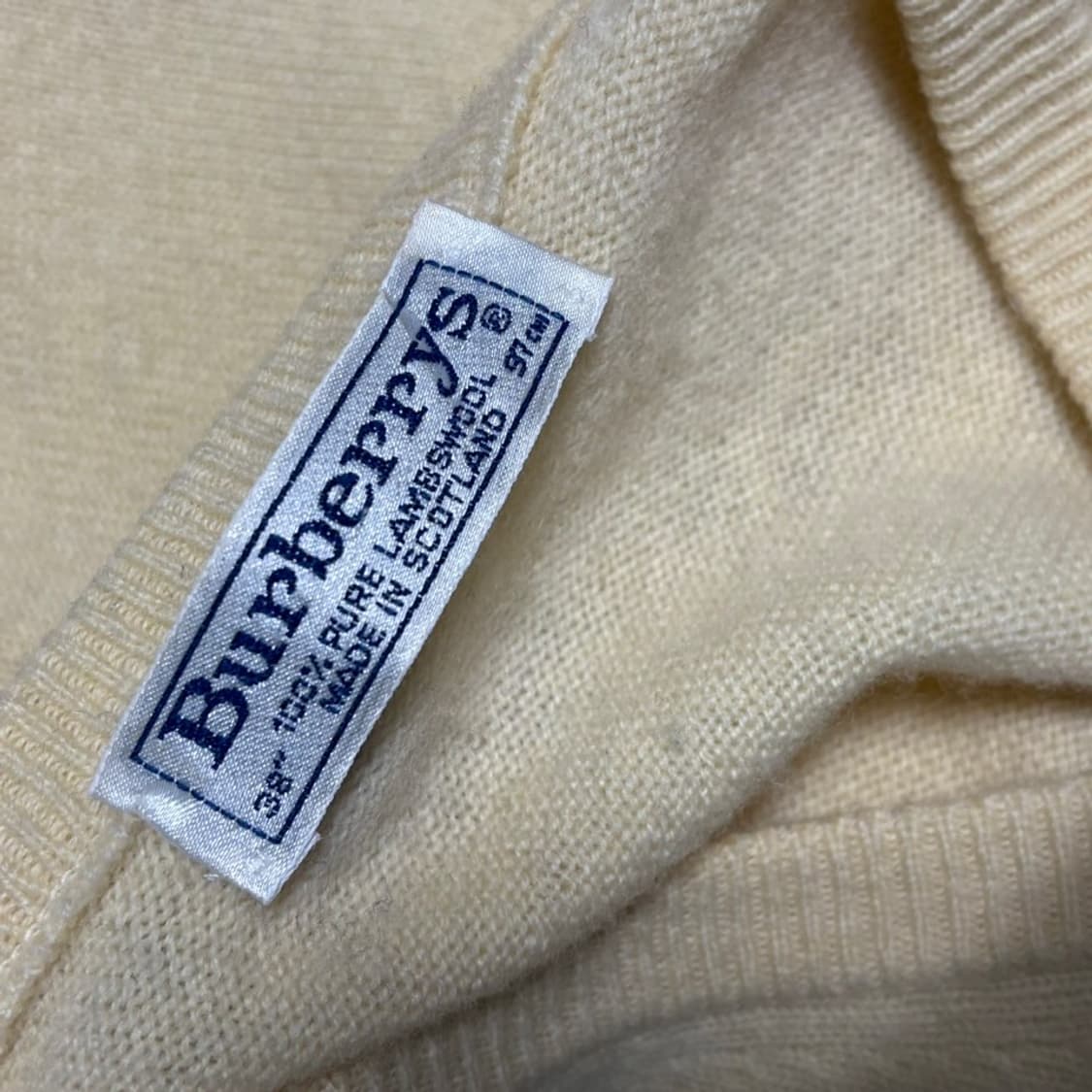 38 버버리 퓨어뉴 울 옐로우 브이넥 니트 상품이미지4