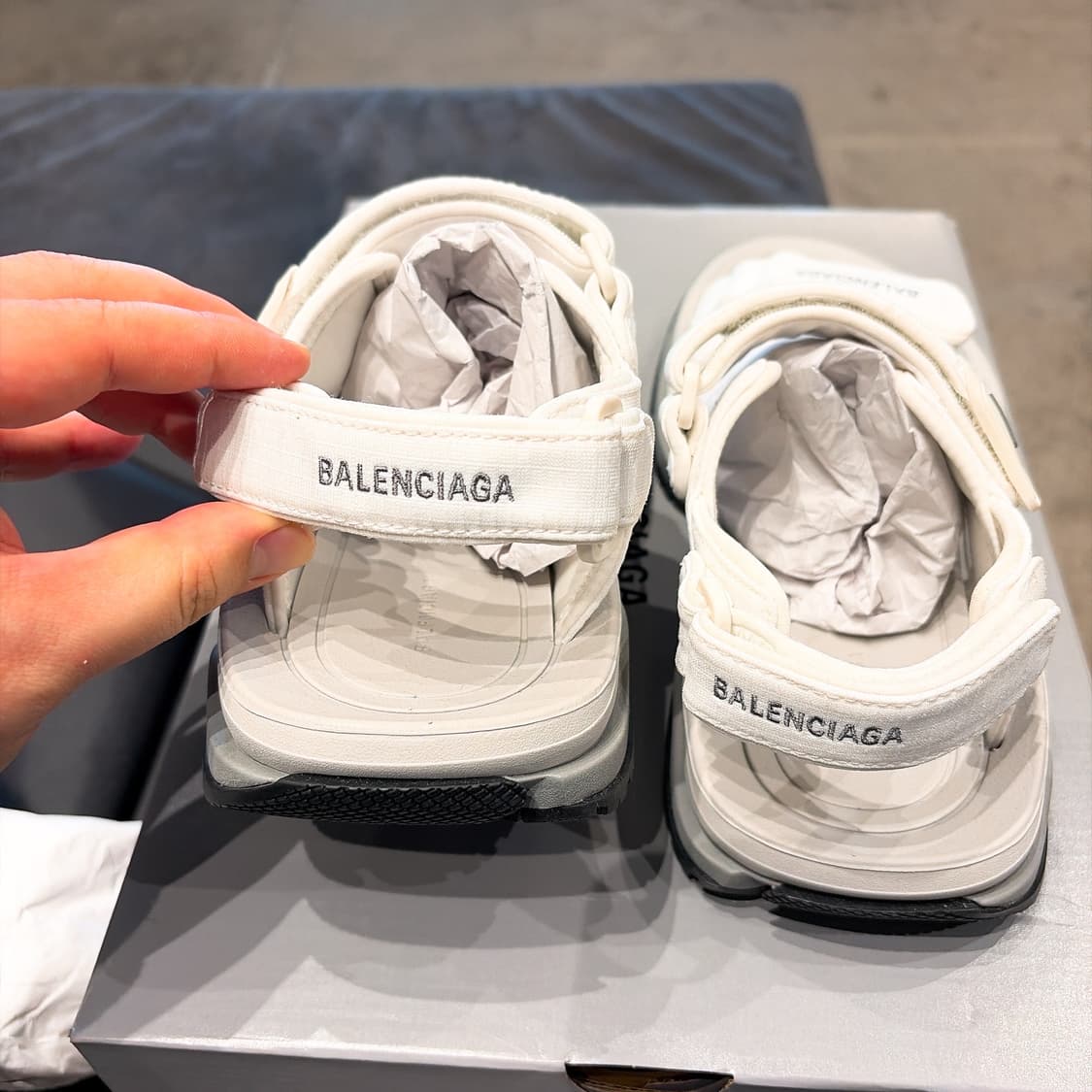 (정품/새상품) 발렌시아가 여성 화이트 투어리스트 샌들 상품이미지3