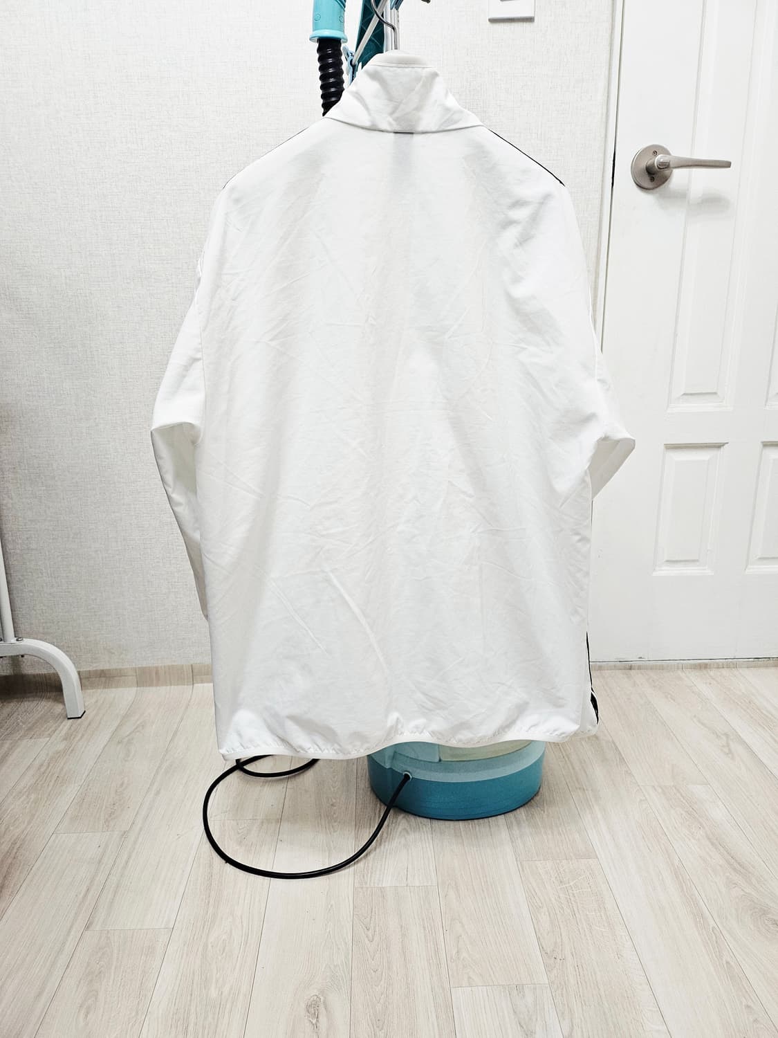 (100~110)L☆초대장급☆ 아디다스 에센셜 3st우븐 [흰검] 트랙탑 상품이미지6