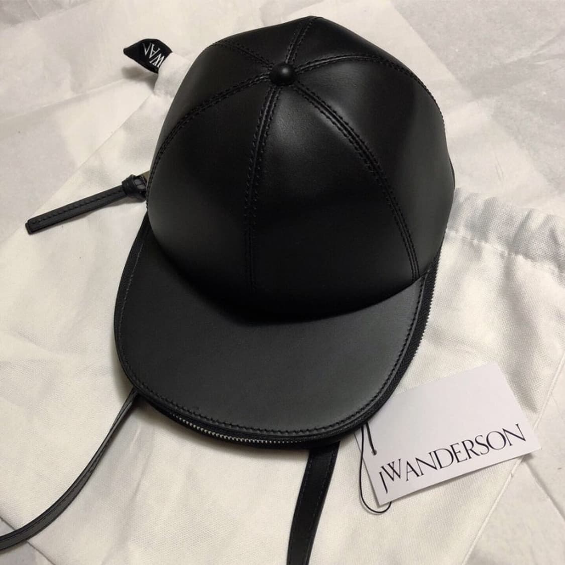 JW 앤더슨 레더 캡백 크로스백 블랙 상품이미지1