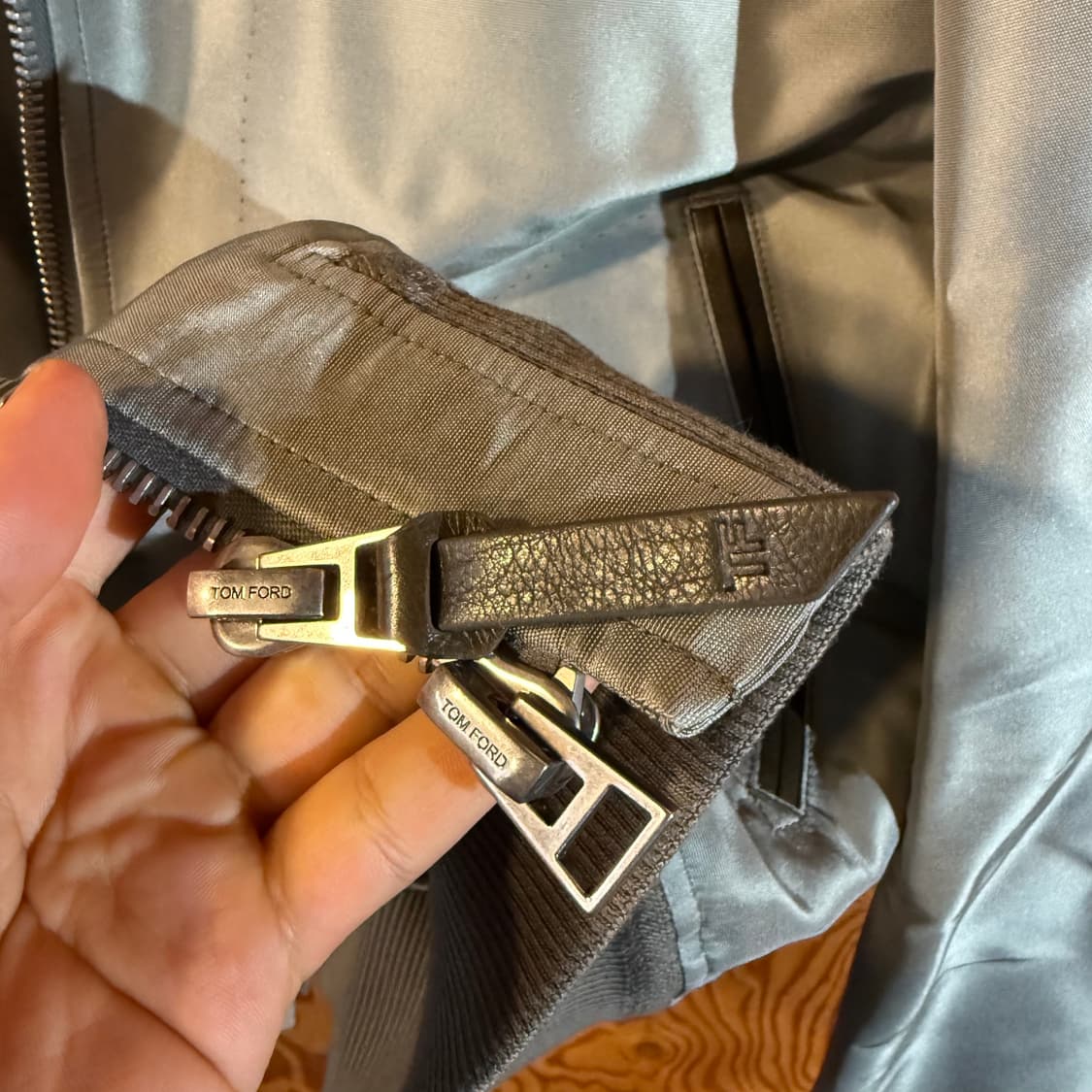 톰포드 실크 봄버 자켓 판매 합니다. 상품이미지5