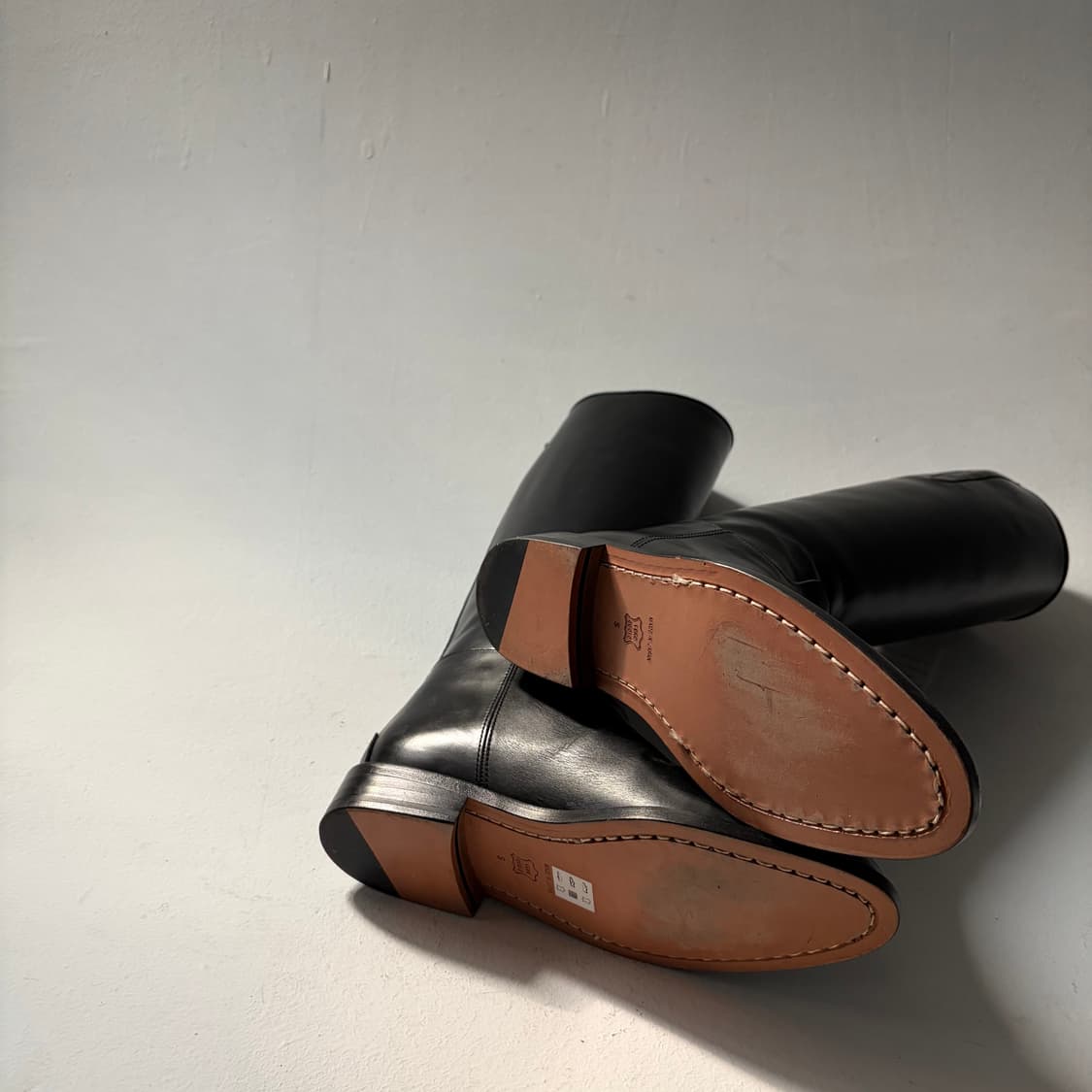 Sleek Leather Riding Boots 상품이미지7