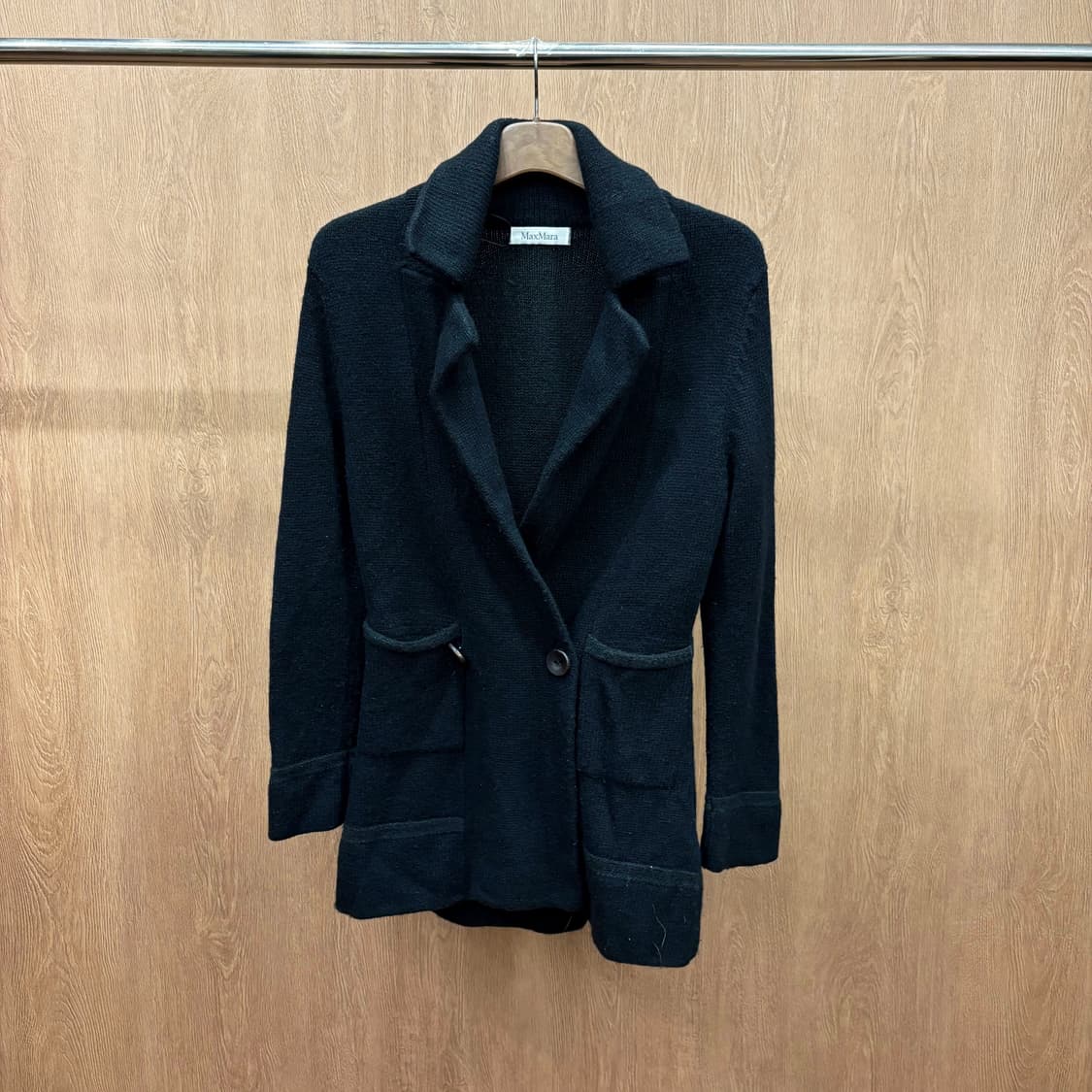 막스마라 니트 가디건 자켓 클래식 미니멀 테일러드 카라 포켓 디테일 블랙 상품이미지2