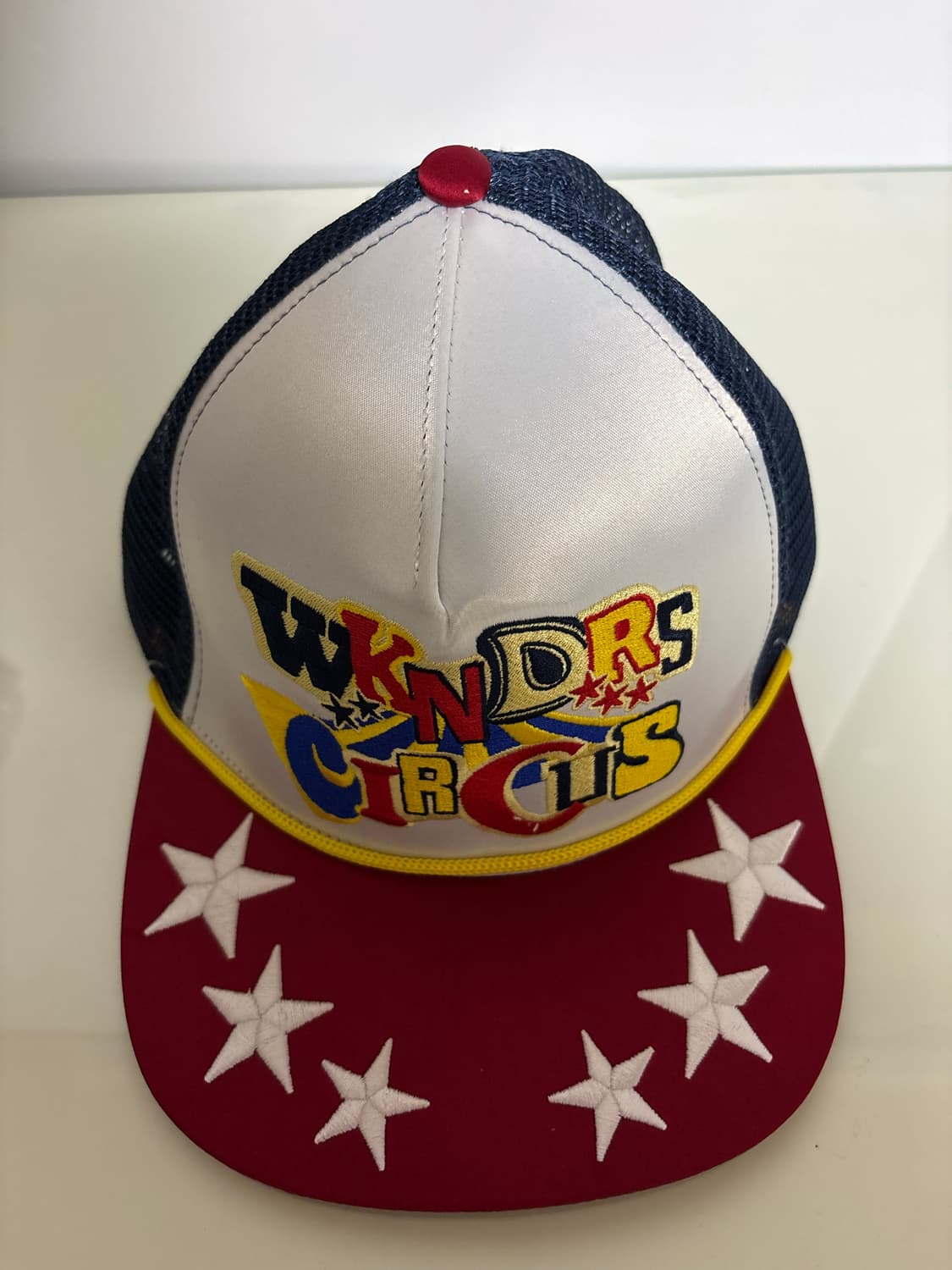 위캔더스 CIRCUS TRUCKER CAP (RED) 상품이미지2