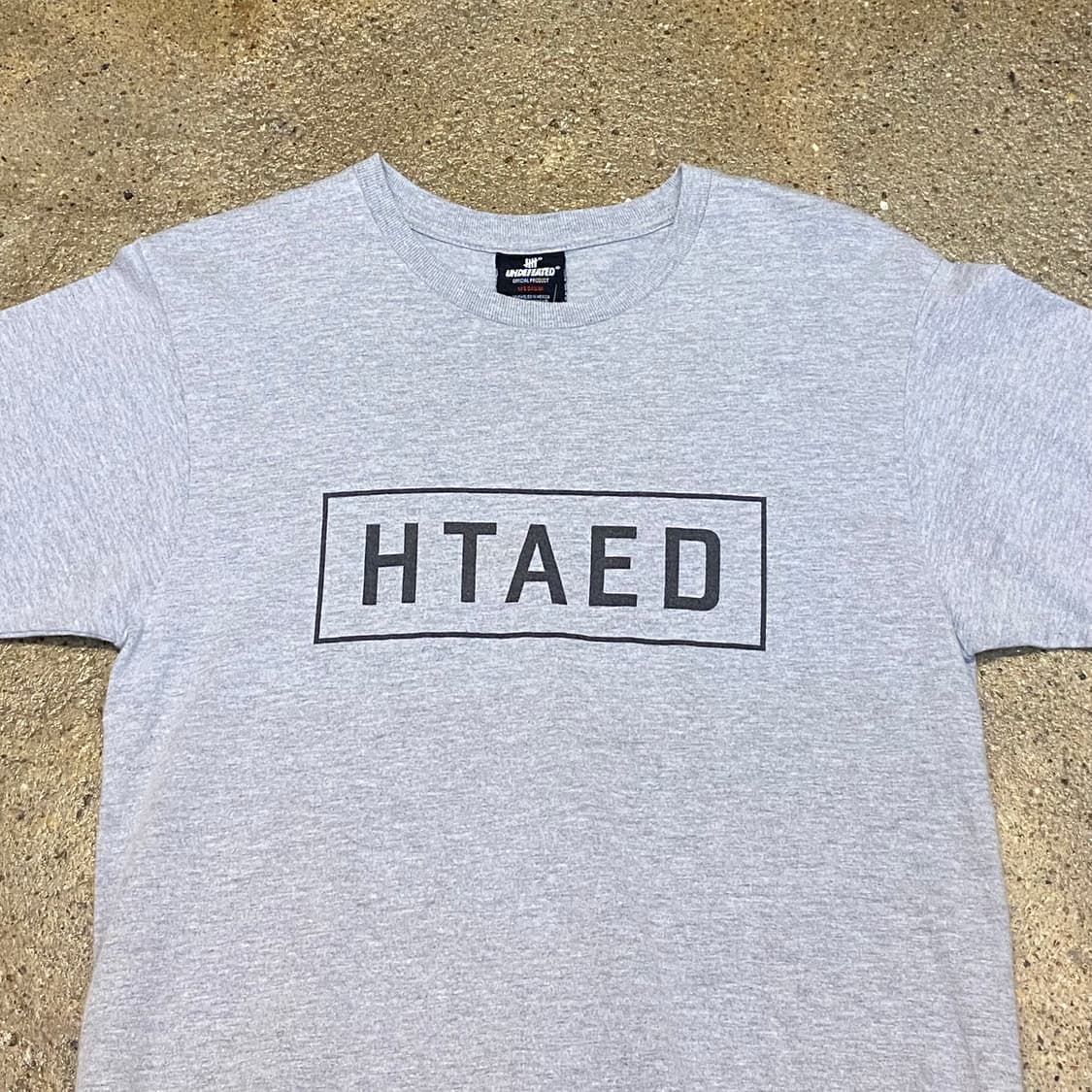 미국 빈티지 브랜드 언디피티드 HATED 언어유희 포인트 반팔티 상품이미지3
