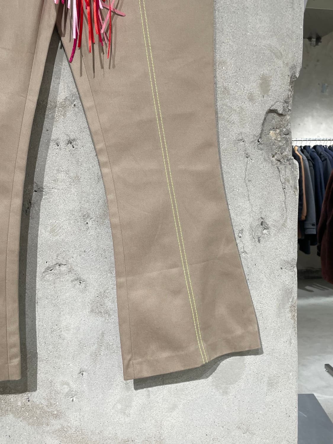 msgm 베이지 네온 스티치 부츠컷 코튼 팬츠 상품이미지5