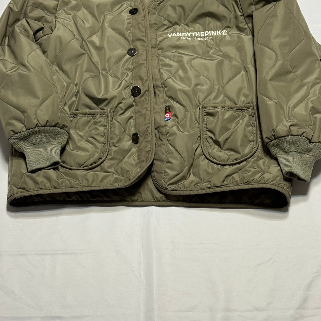 [L] 반디 더 핑크 x 알파 인더스트리 라이너 자켓 로렐 카모 상품이미지3