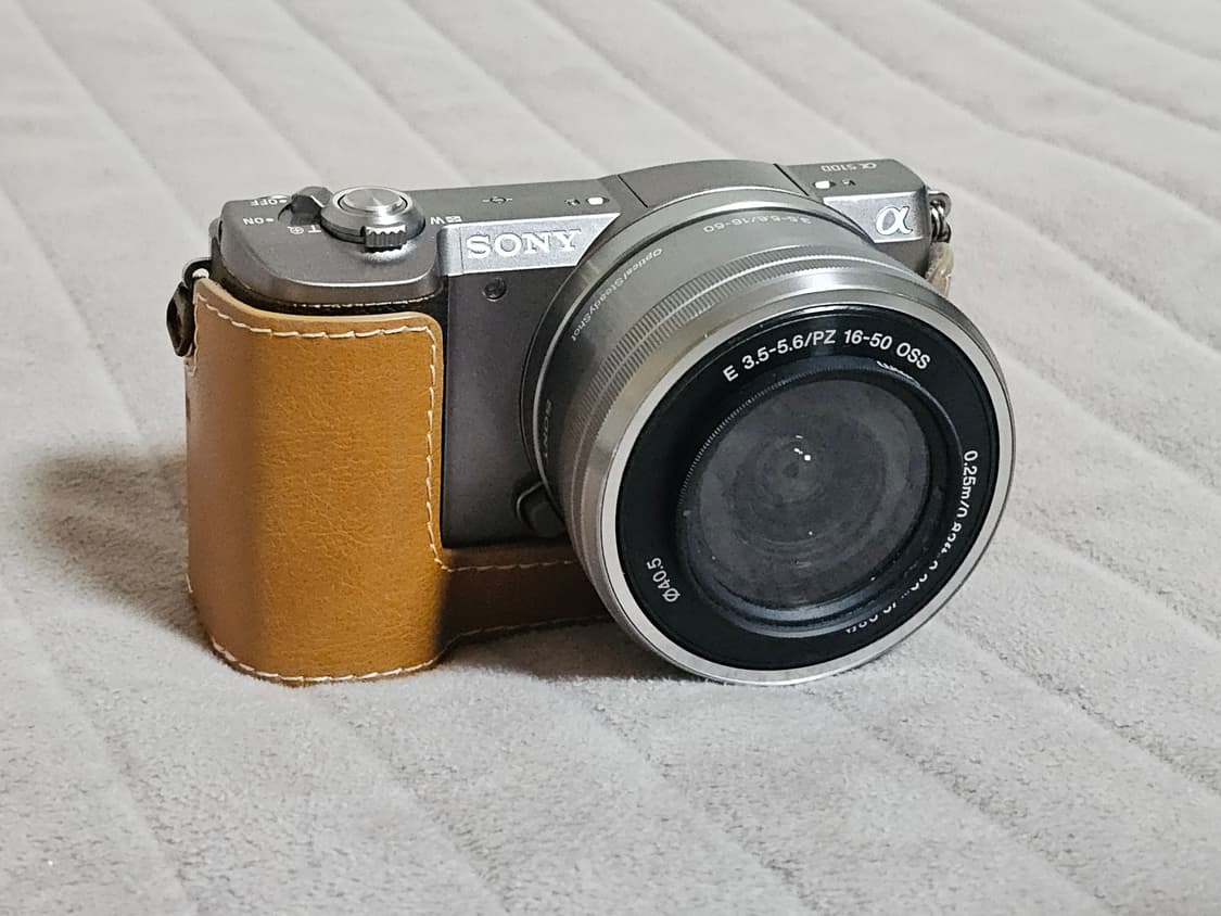 소니 A5100 미러리스 카메라 상품이미지1
