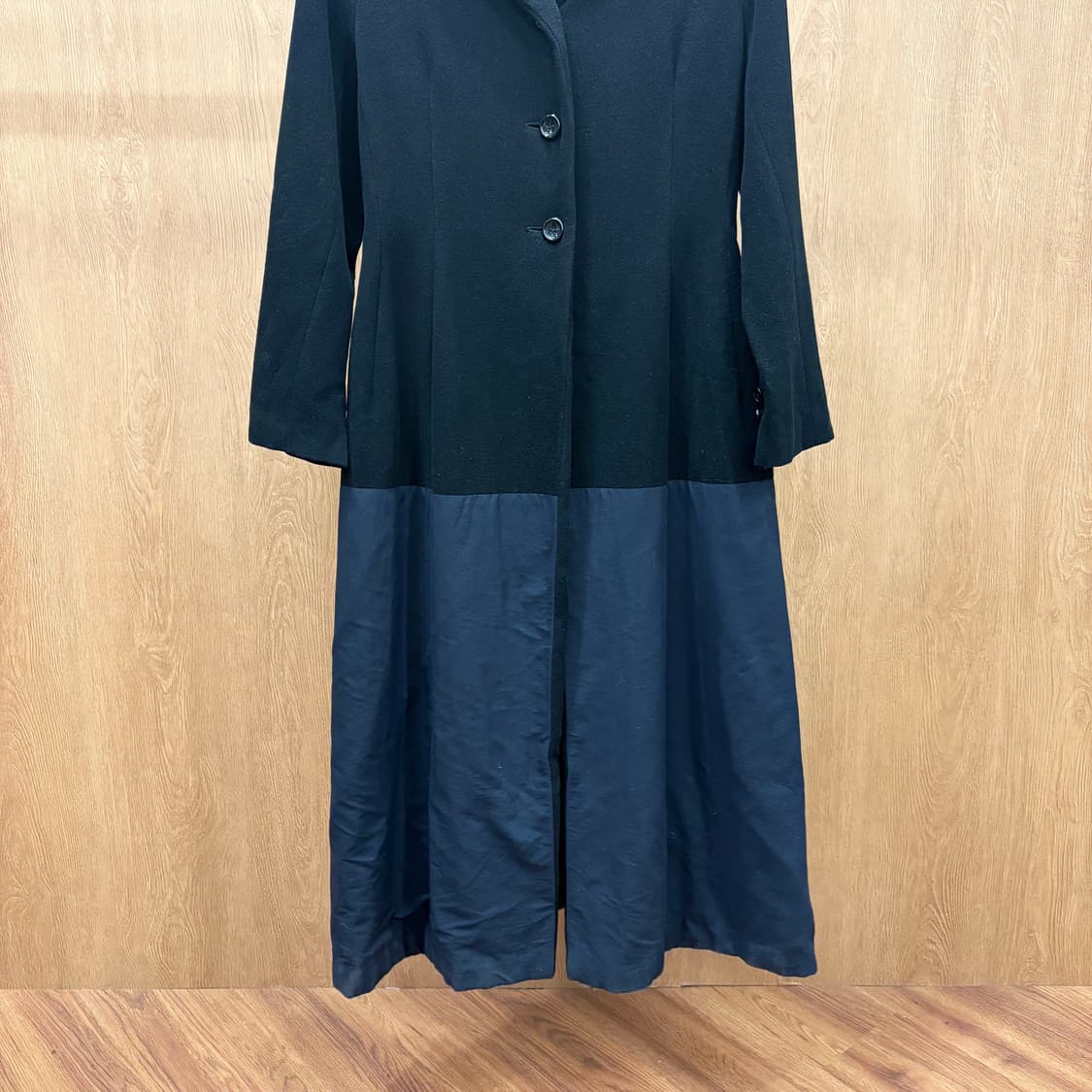 요지 야마모토 롱 코트 투톤 플레어 배색 디자인 쇼울 카라 디테일 블랙 상품이미지5