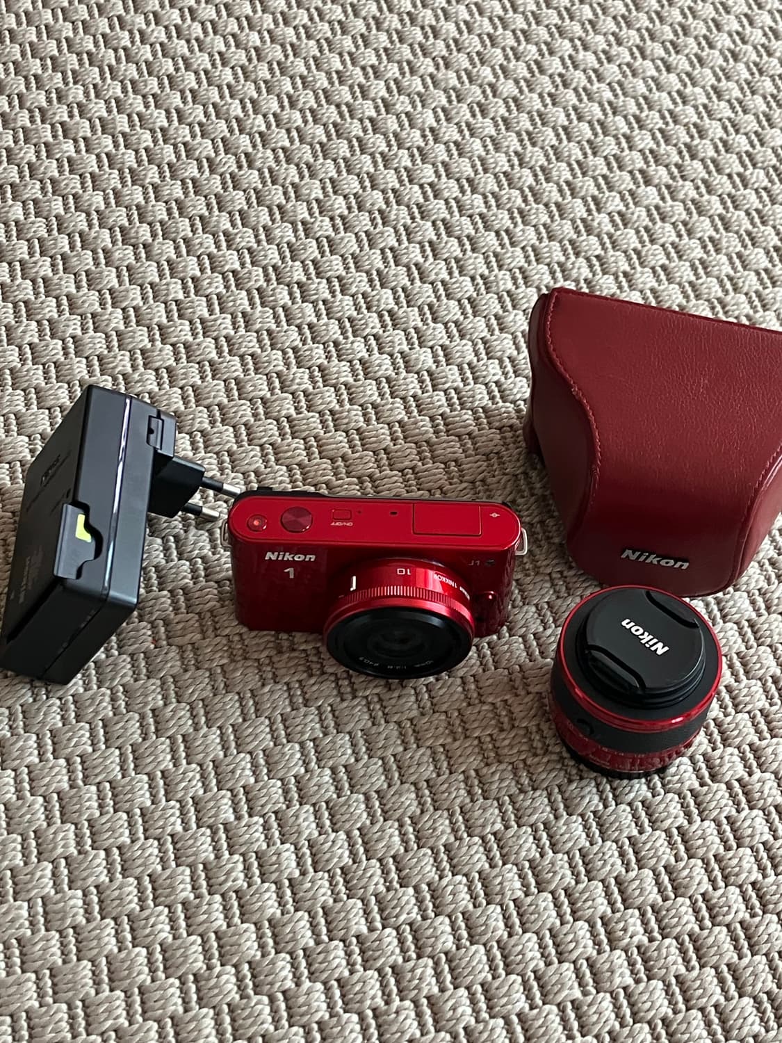 니콘 1 J1 레드 컬러 빈티지 디카 판매합니다 상품이미지5