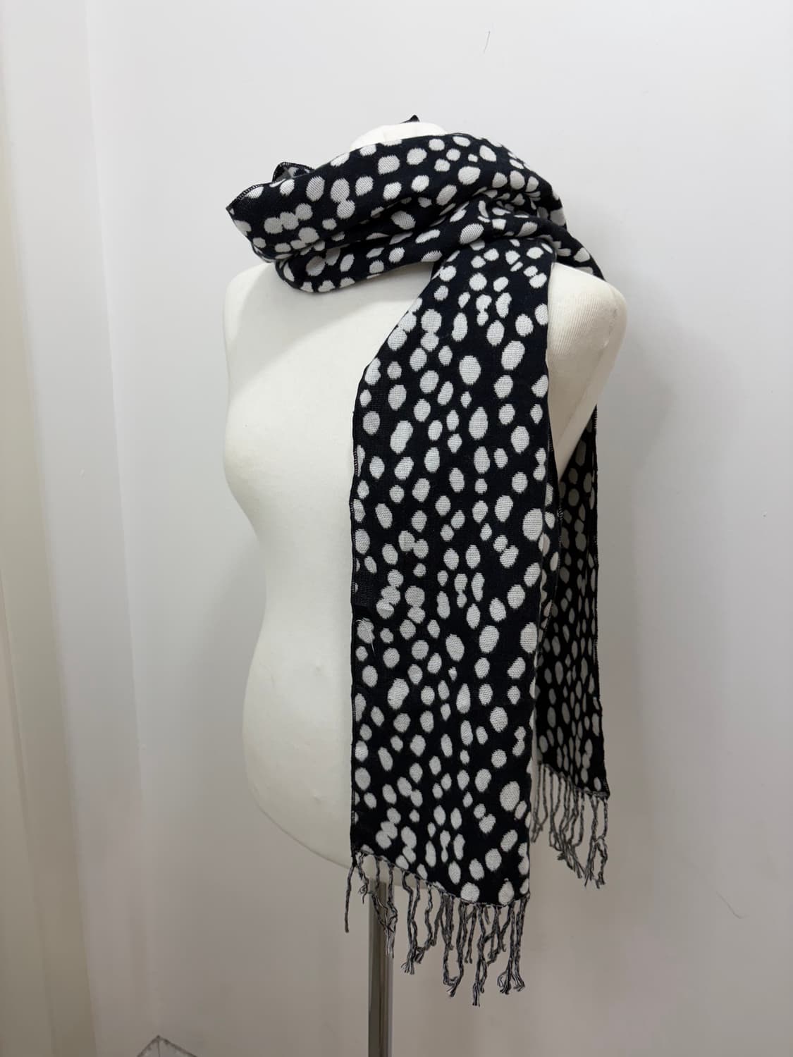 검흰 도트 땡땡이 머플러 목도리 상품이미지1