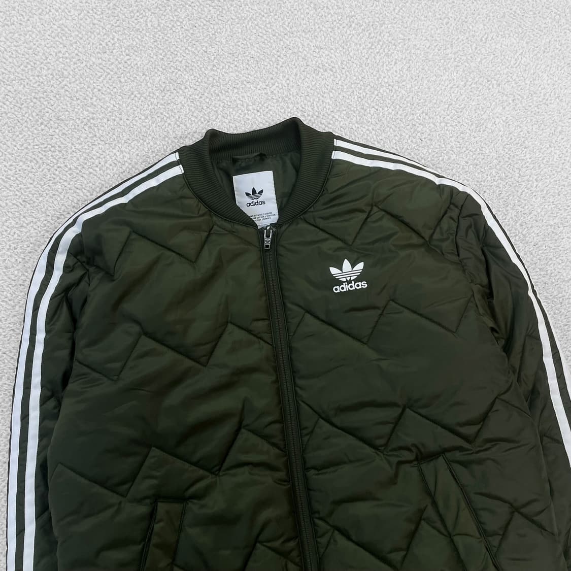 아디다스 슈퍼스타 퀄팅 경량 패딩 자켓 카키 상품이미지3