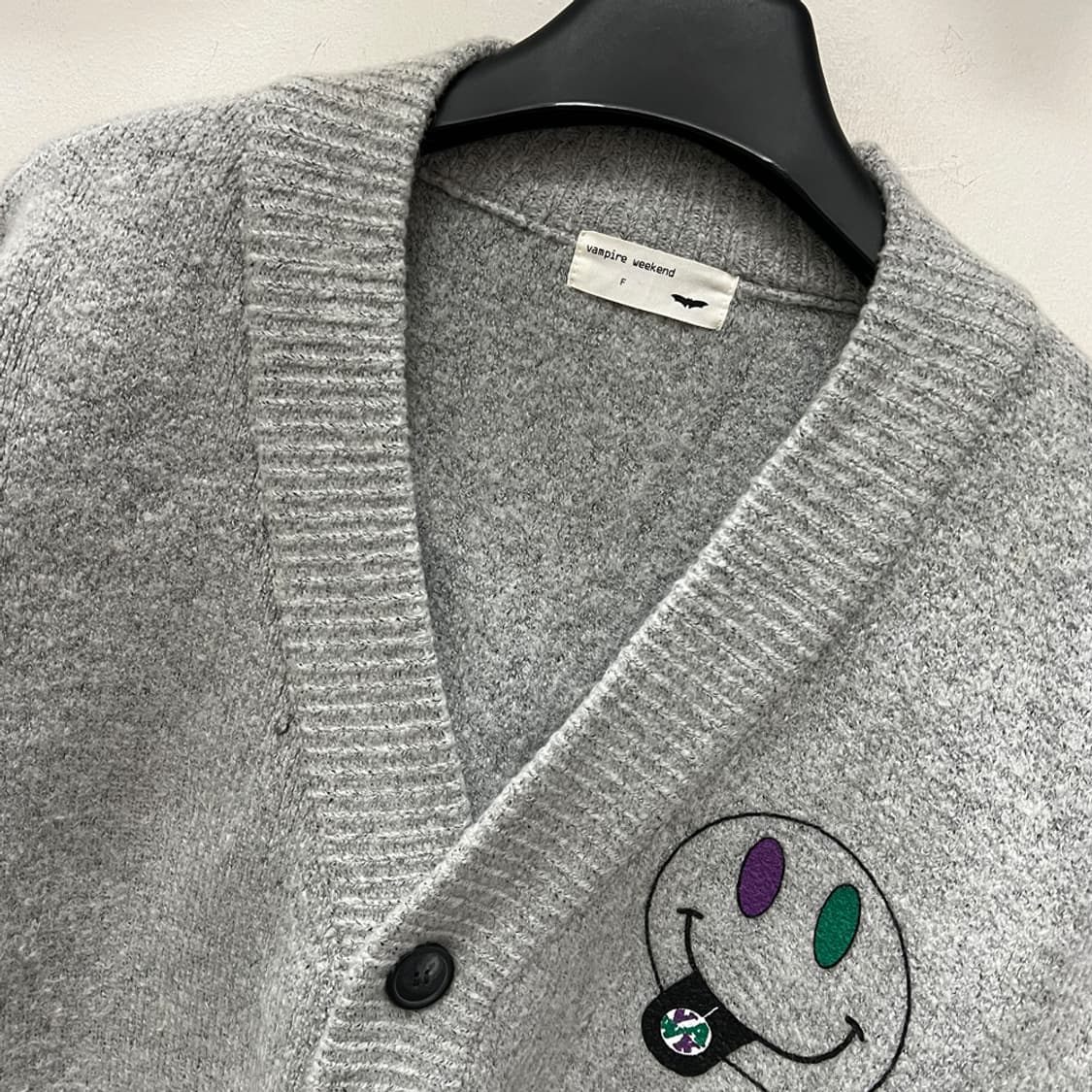 뱀파이어 위켄드 스마일 헤비 오버핏 니트 가디건 FREE 상품이미지4