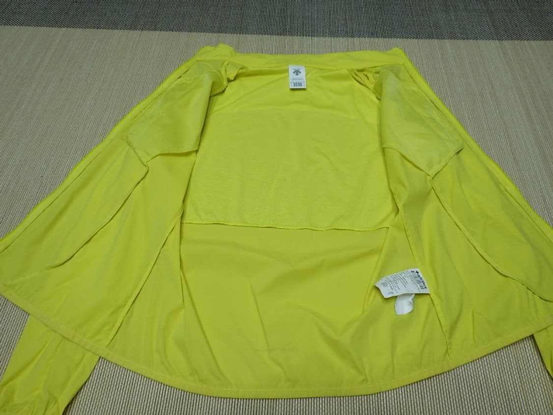 (90size) 데상트 여성 초경량 러닝 바람막이 자켓 상품이미지5