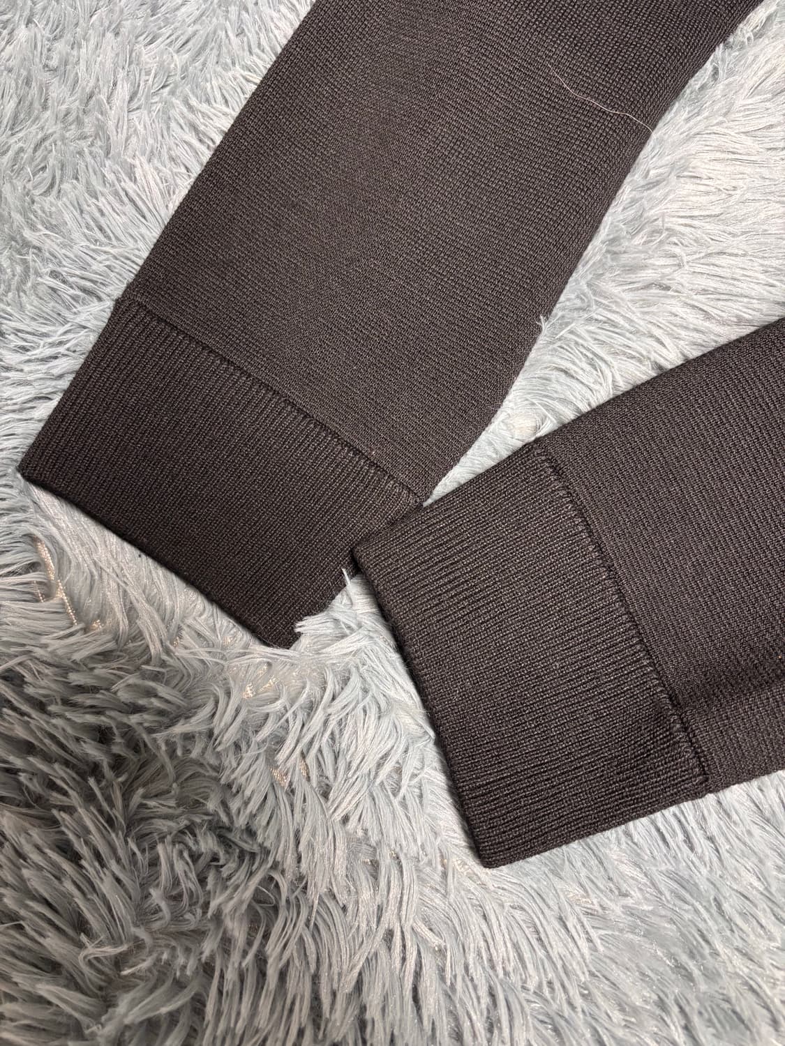 [당일배송/새상품급] 몽클레어 김현우 트리콧 니트패딩 블랙 L size 상품이미지5