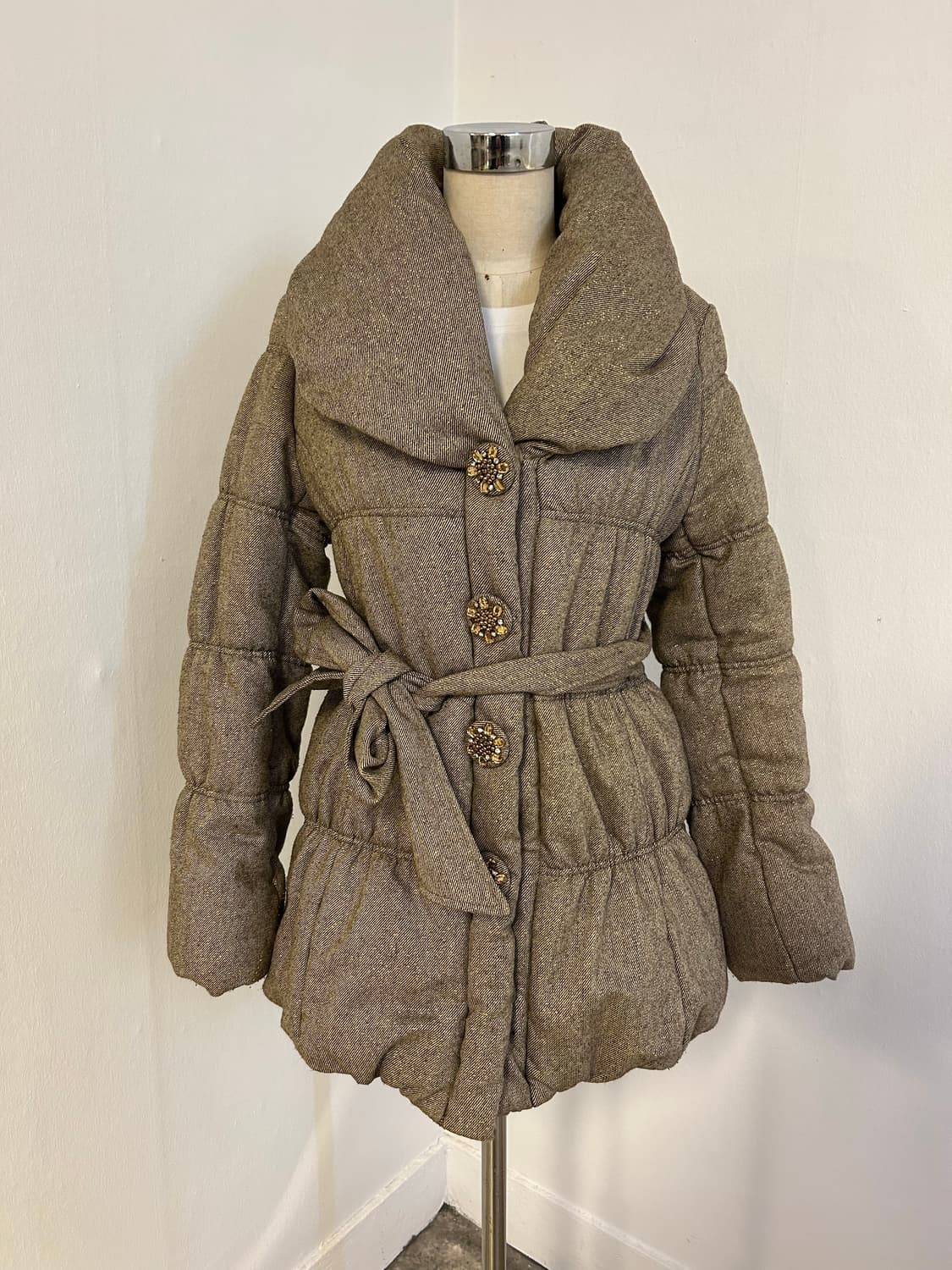 세실맥비 골드버튼 울믹스 쇼울 볼륨 패딩 코트 상품이미지1