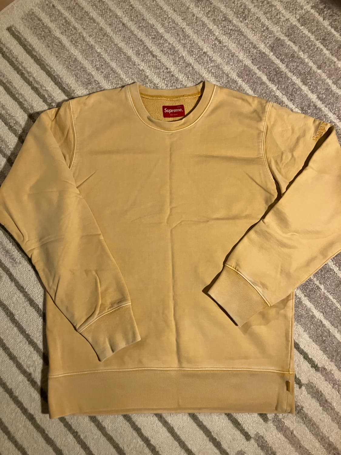 슈프림 옐로우 올드잉글리쉬 맨투맨 m 상품이미지1
