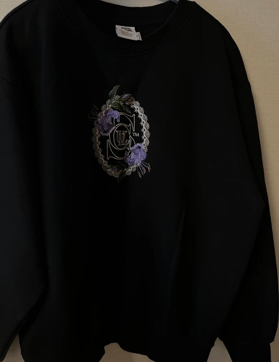 스컬프터 자수 기모 블랙 맨투맨 상품이미지1