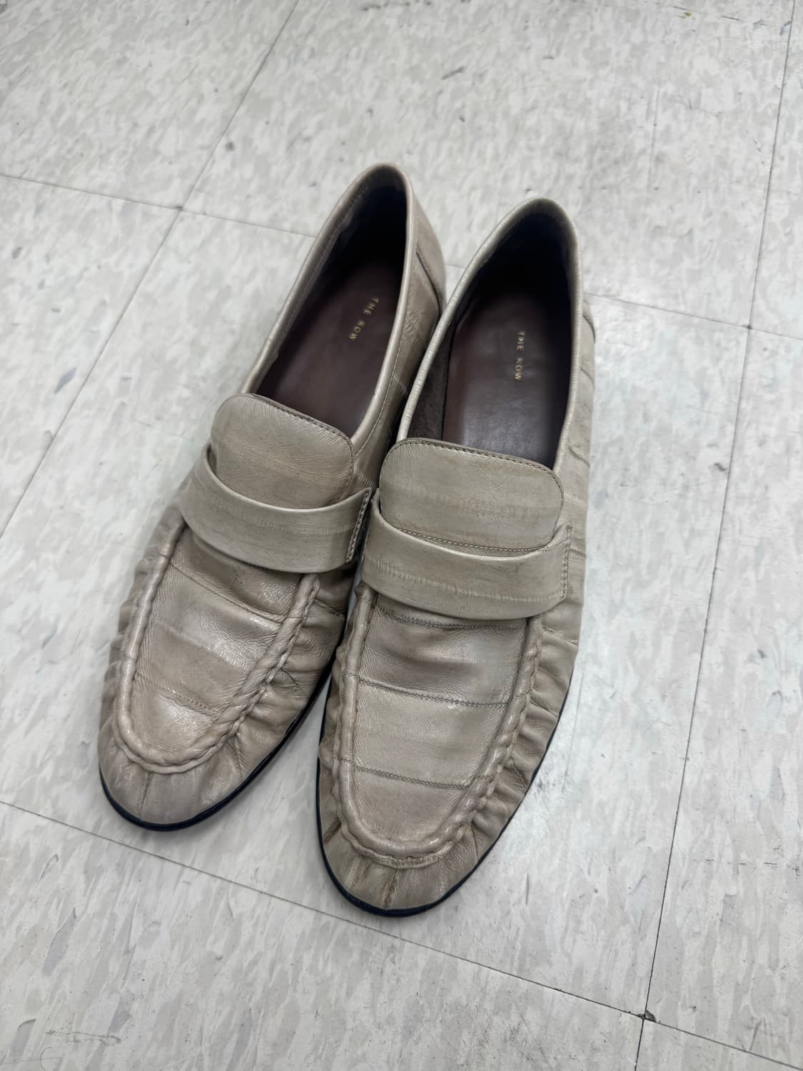 더로우 일스킨 장어 가죽 로퍼 The row eel skin loafer 상품이미지4