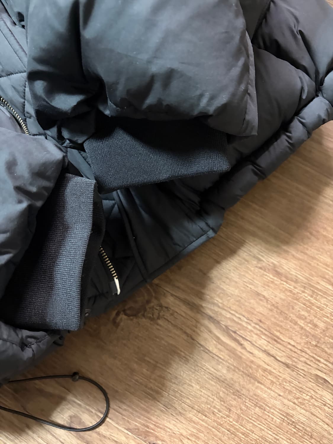 벨리에 크로스 라인 후디드 패딩 다운 상품이미지5