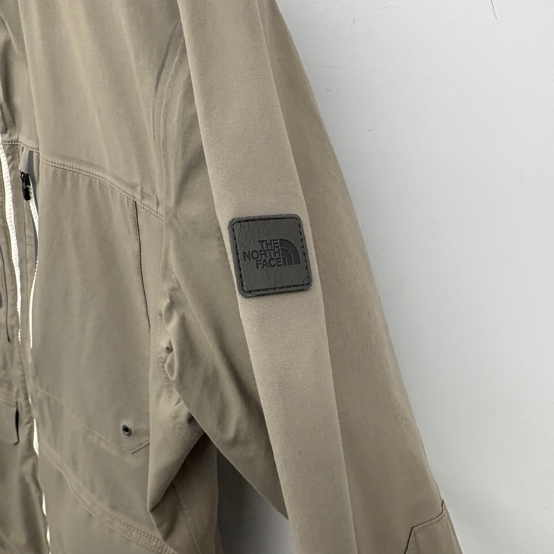 노스페이스 카키색 후드 바람막이 자켓 남성S 상품이미지4