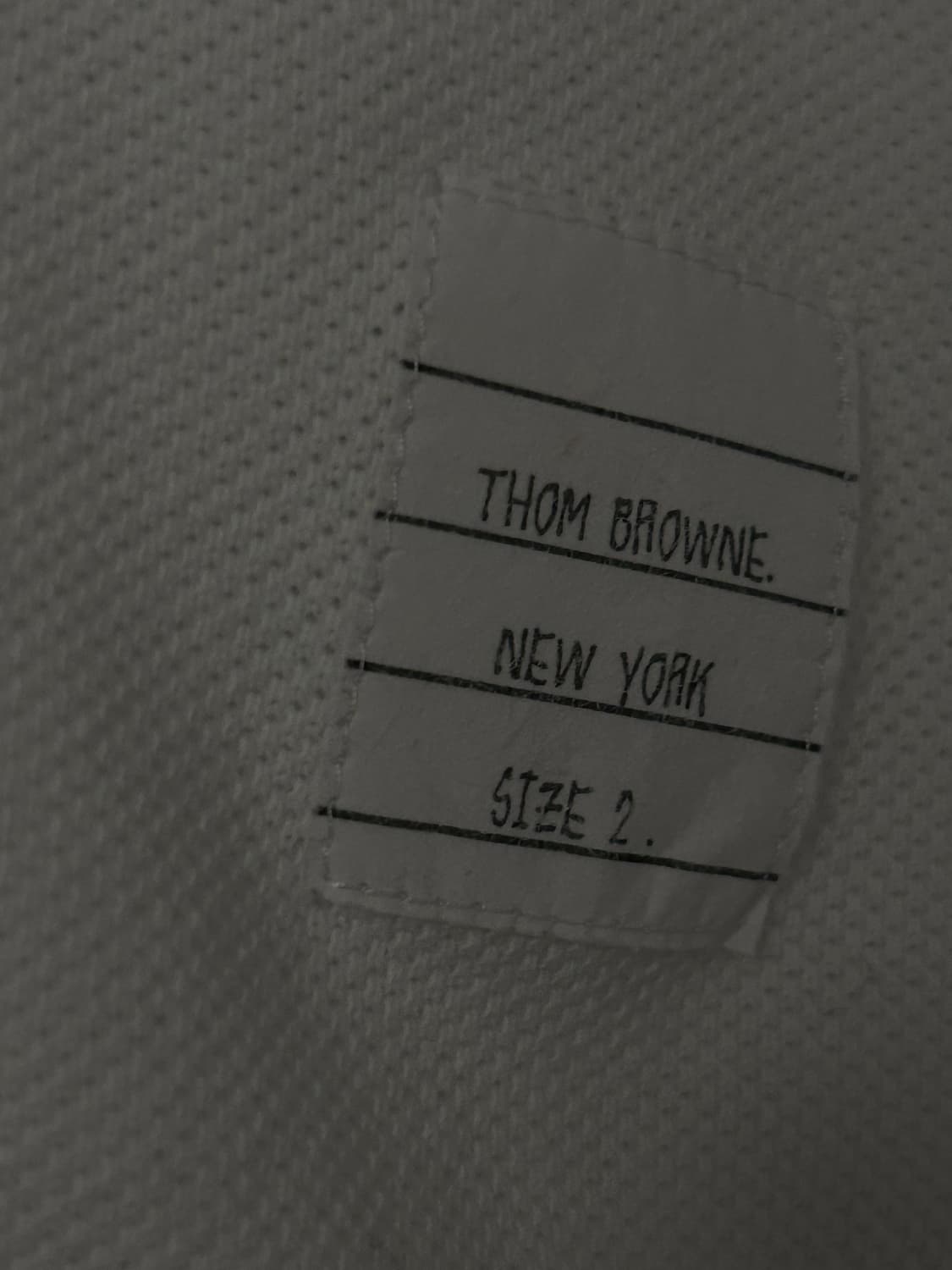 톰브라운 백삼선 스프라이트 카라티 상품이미지4