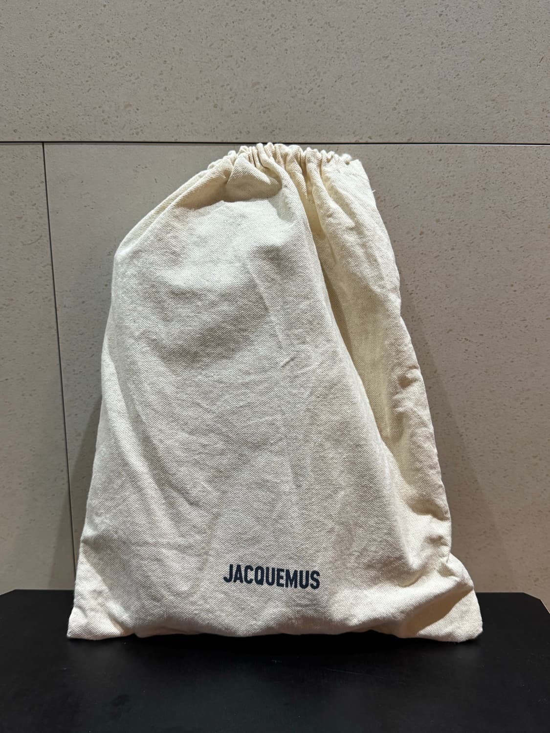 자크뮈스 르밤비노 블랙숄더백 상품이미지4