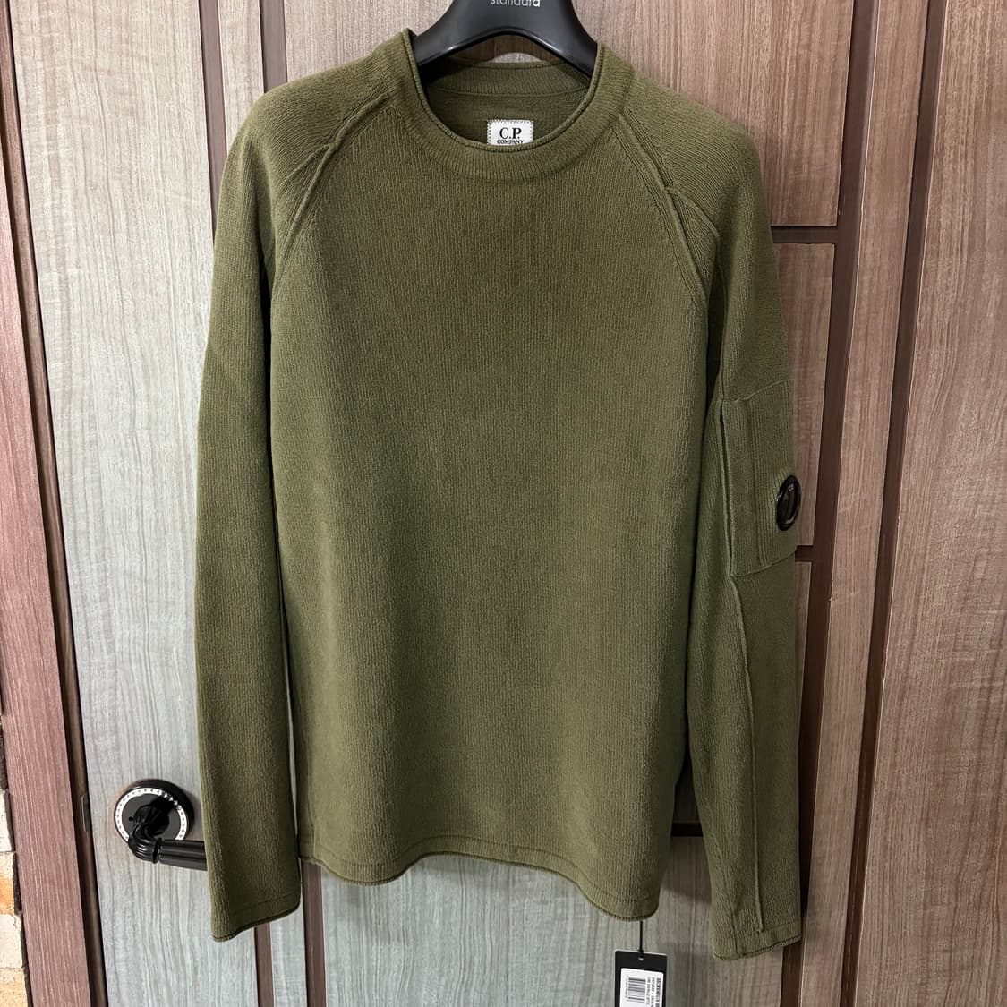 [새상품]씨피컴퍼니 CP컴퍼니 렌즈 와펜 램스울 니트 카키 상품이미지2