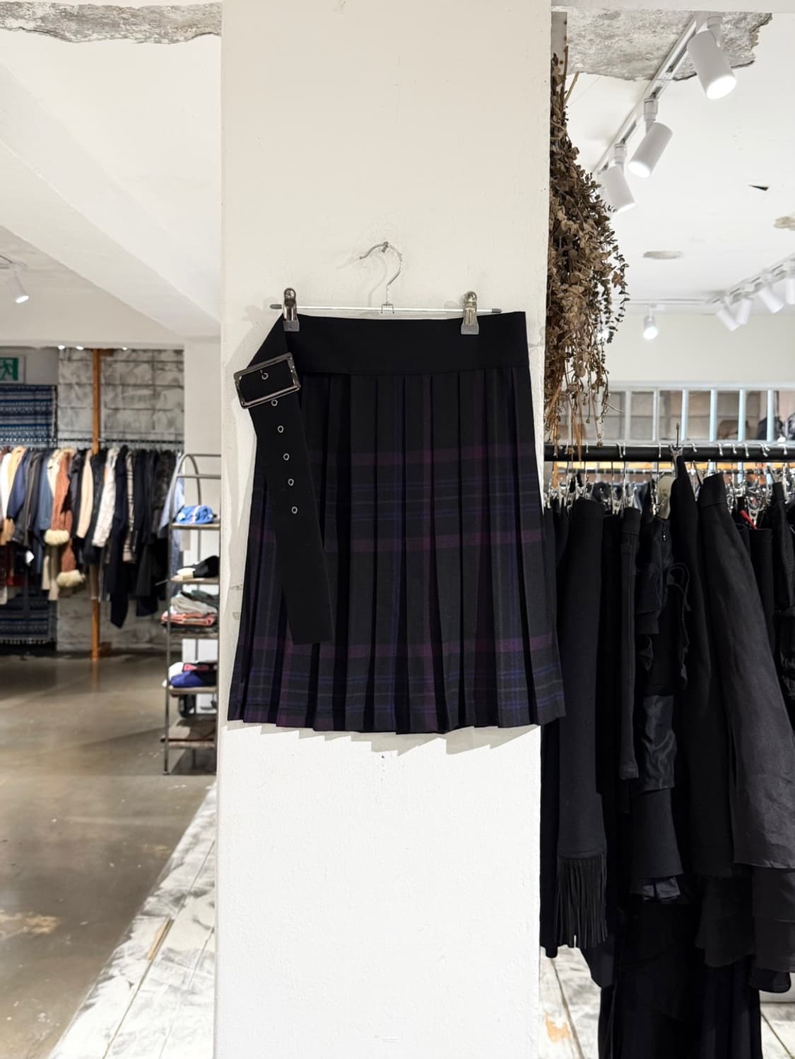 리미 퓨 블랙 퍼플 체크 울 벨티드 랩 스커트 상품이미지1