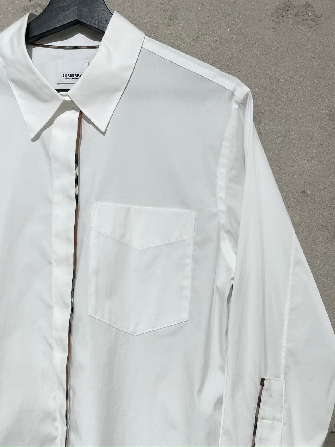 버버리 화이트 싱글 포켓 체크 트리밍 코튼 셔츠 상품이미지3