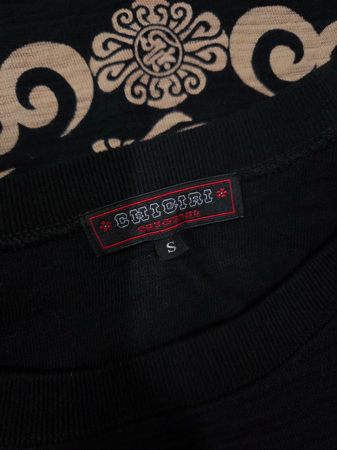 CHICIRI JAPAN 블랙 자수 롱 슬리브 티셔츠 상품이미지7