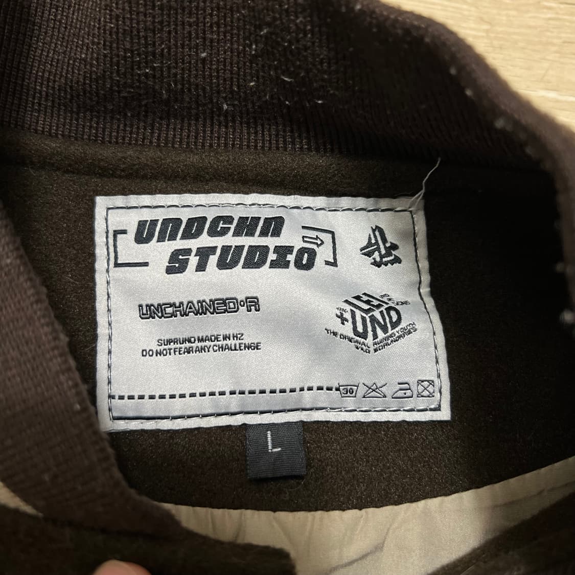 언체인드 스튜디오 자수 로고 스타디움 바시티 자켓 [브라운] L/100 상품이미지5