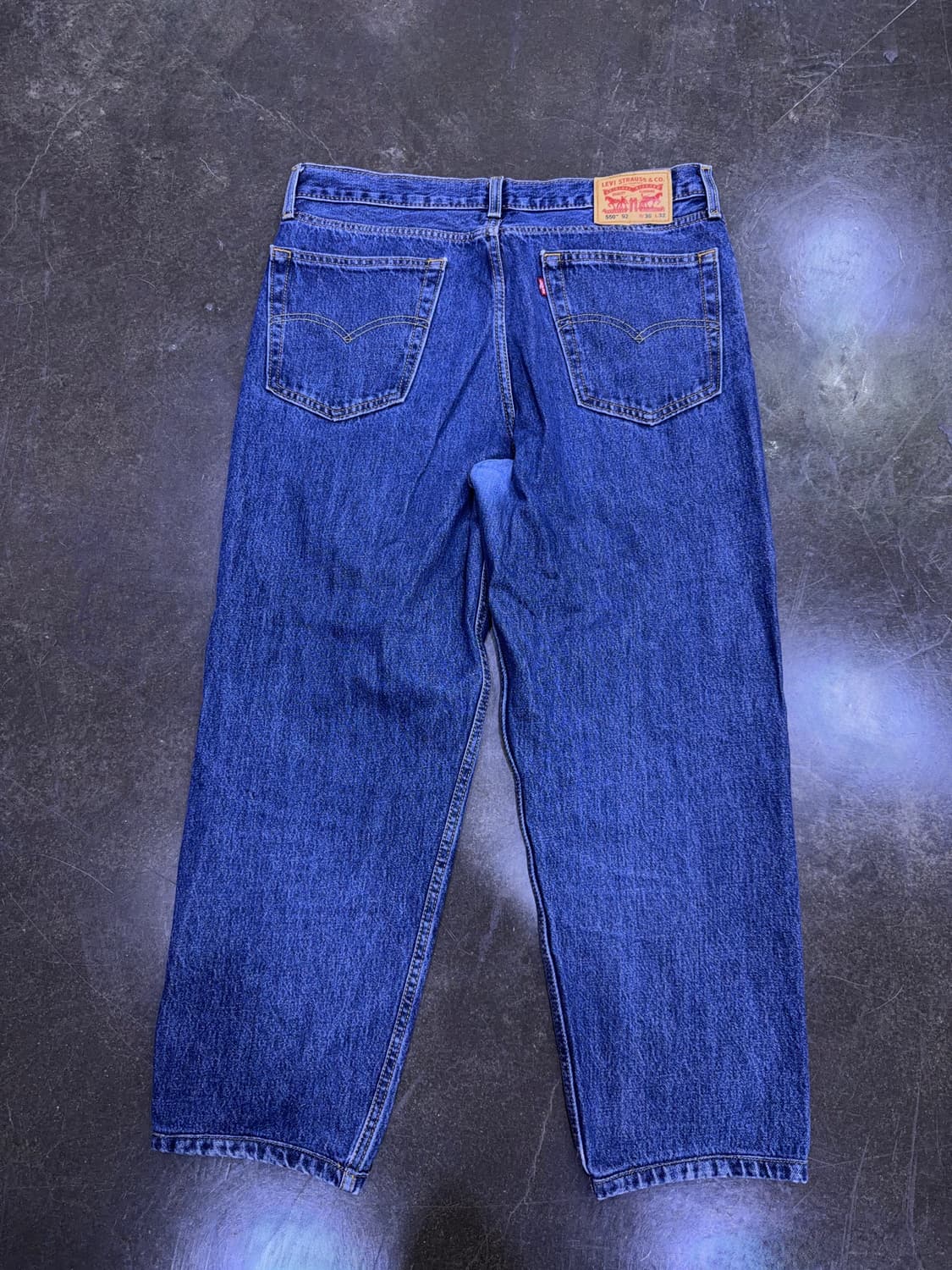 리바이스 550 릴렉스드 스트레이트핏 스톤워싱 중청 데님팬츠 36 상품이미지2