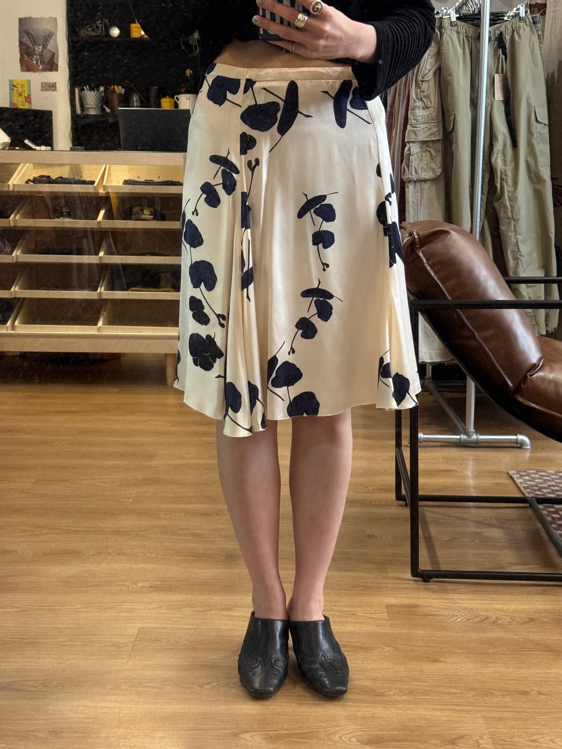 Armani collezioni 아르마니 새틴 플라워 패턴 미디스커트 상품이미지1